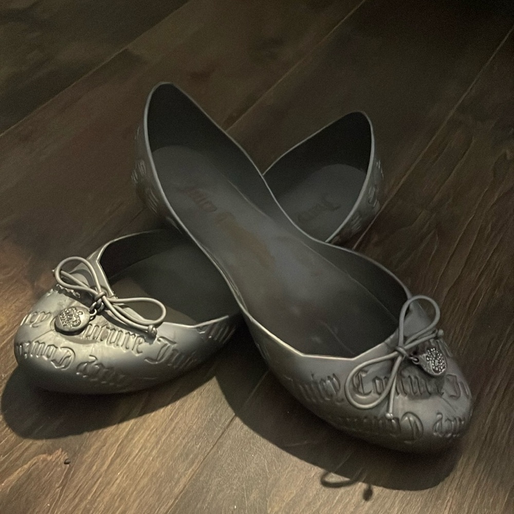 Juicy loafers.